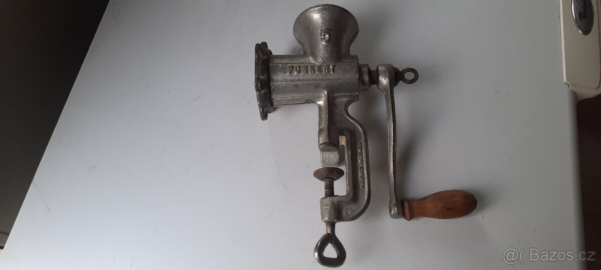 Mlýnky na maso vel.5,mlýnek na mák a odšťavňovač - 6