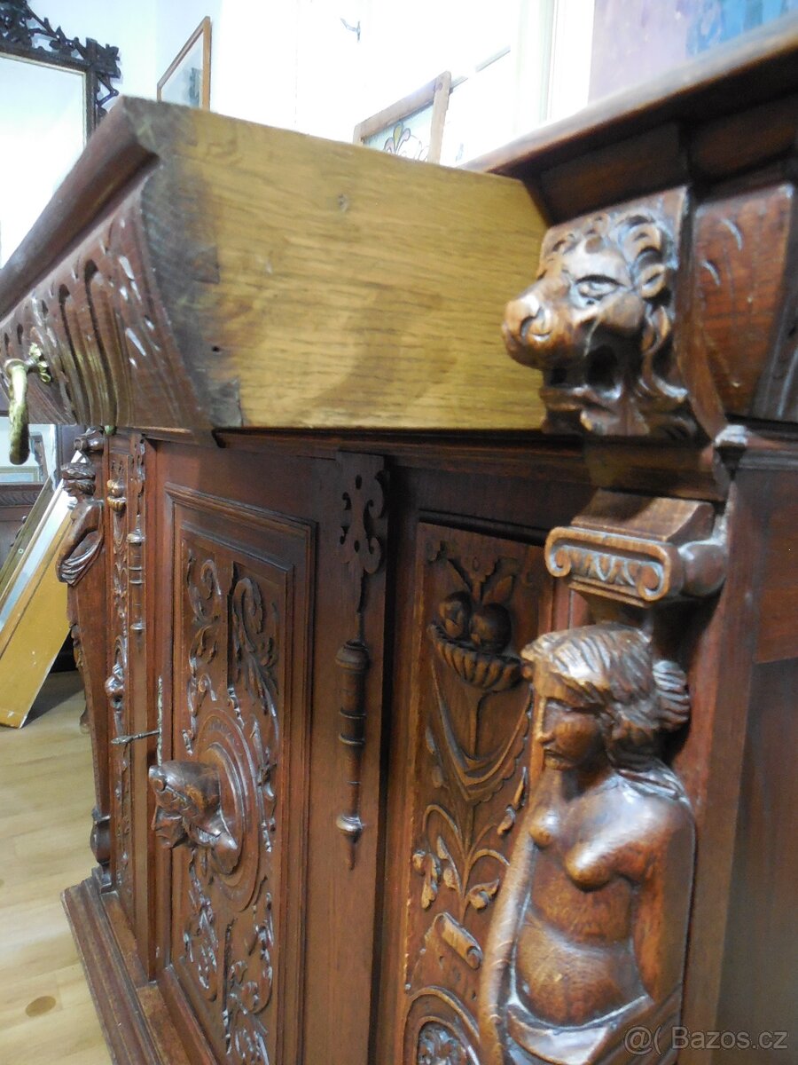 Vyřezávaná skříňka komoda - 6