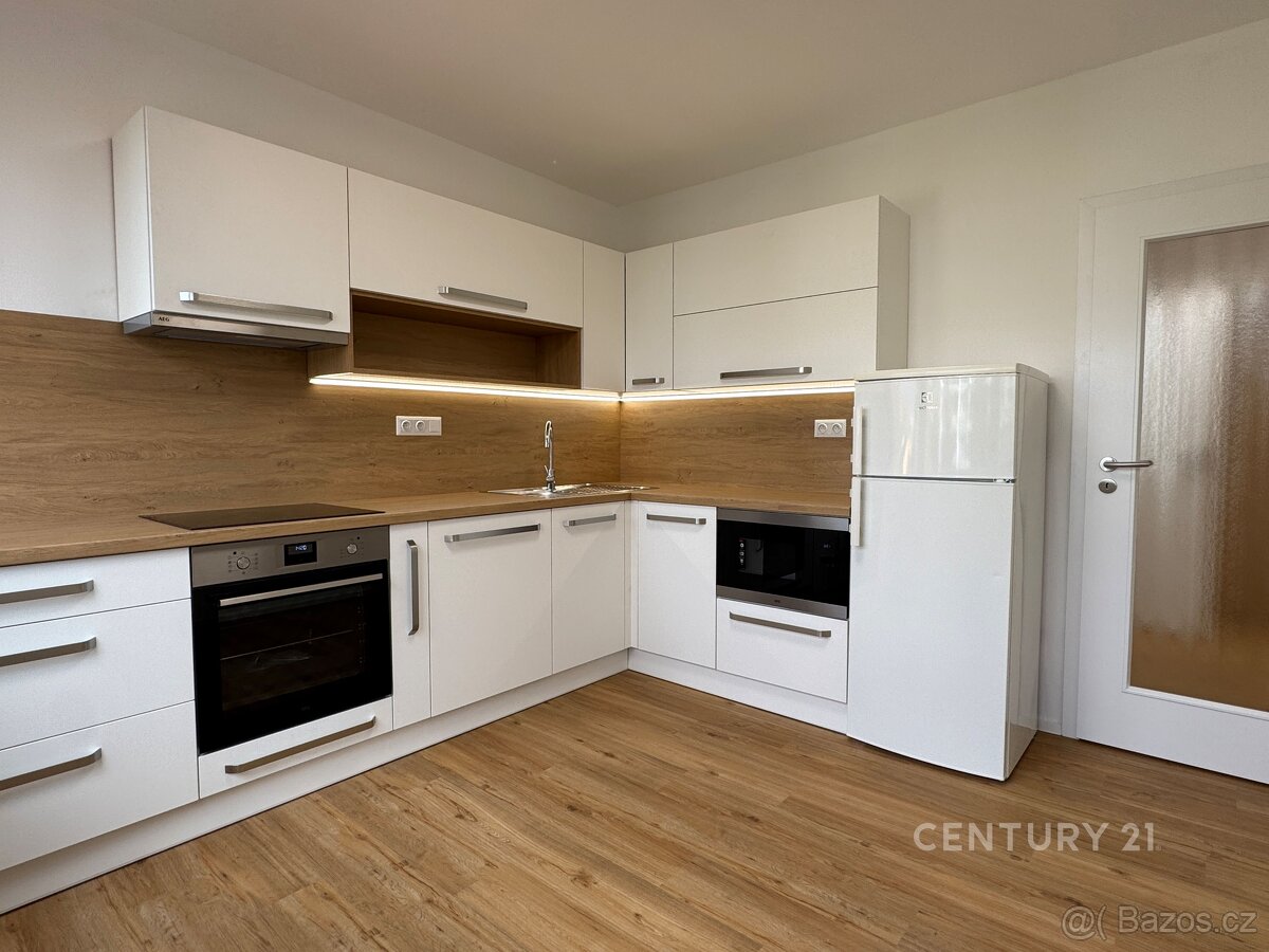 Pronájem bytu 3+1/B, po kompletní rekonstrukci, Vodňanská ul - 6