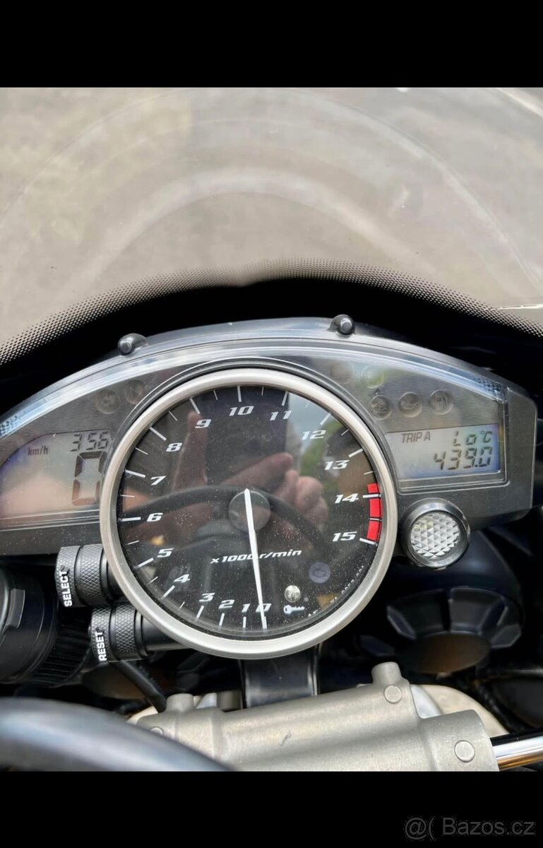 Yamaha R1 - 6