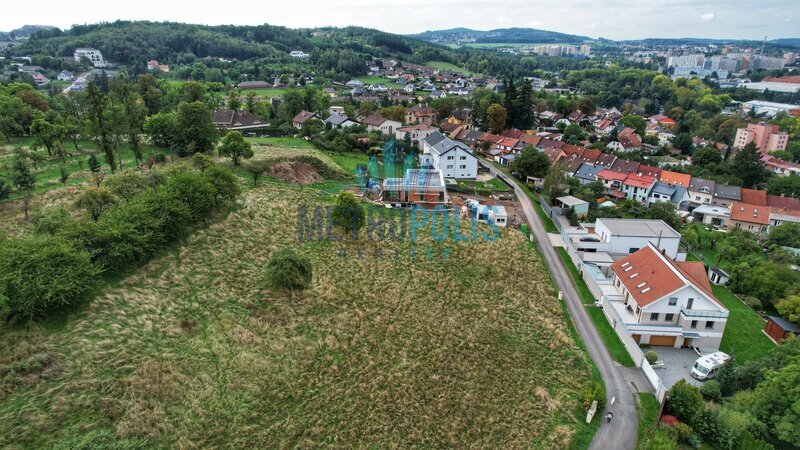 Výjimečná příležitost – rozlehlý stavební pozemek 2673 m² v - 6