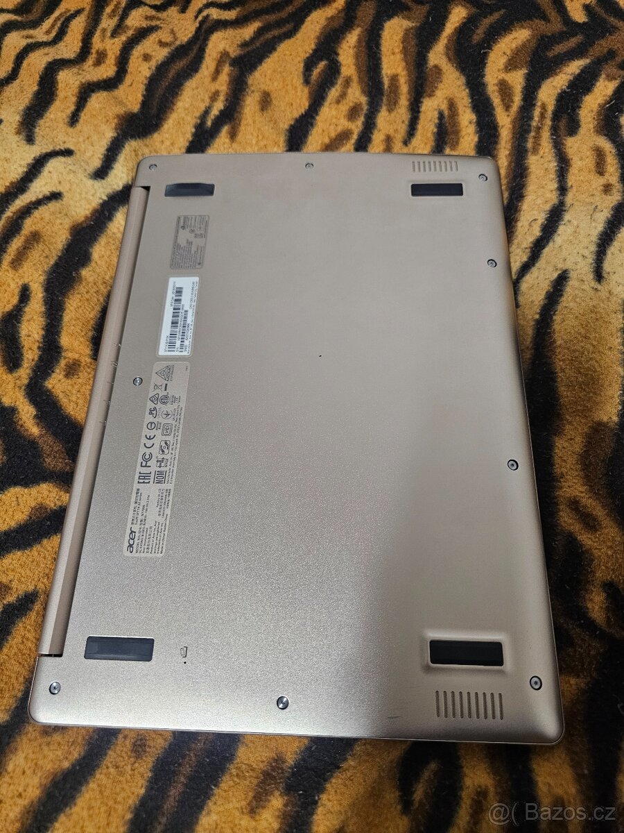 Kovový notebook Acer Swift 1 - 6
