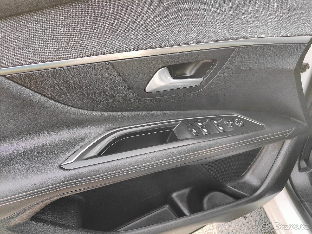 PEUGEOT 3008 1.2 PureTech 96kW, automat - 6