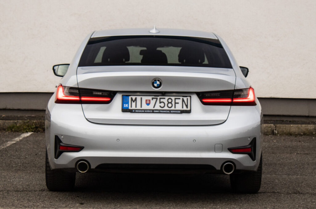BMW 320i 2019 - 6
