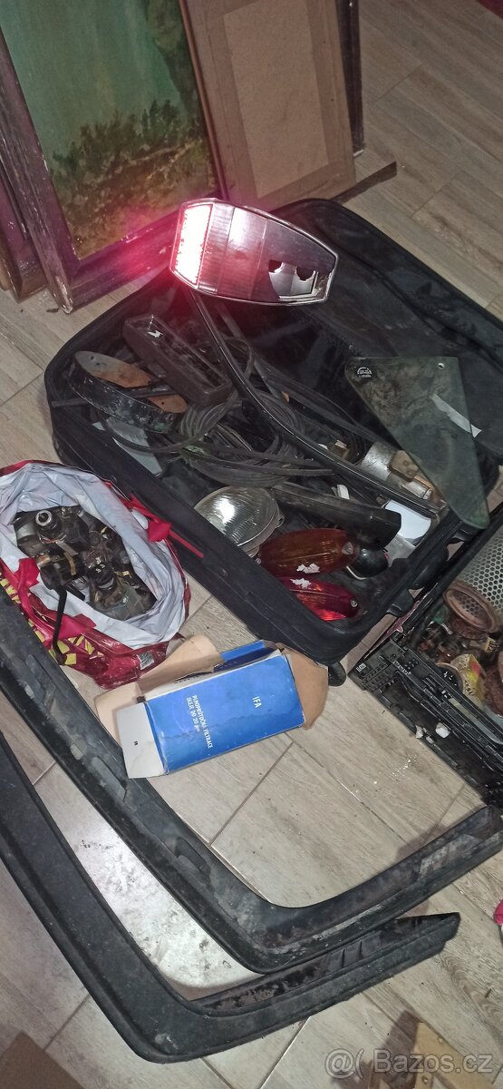 Prodám náhradní díly AUTO-MOTO - 6
