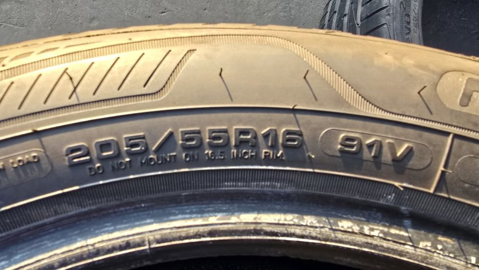 Celoroční pneu 205/55/16 Good Year - 6