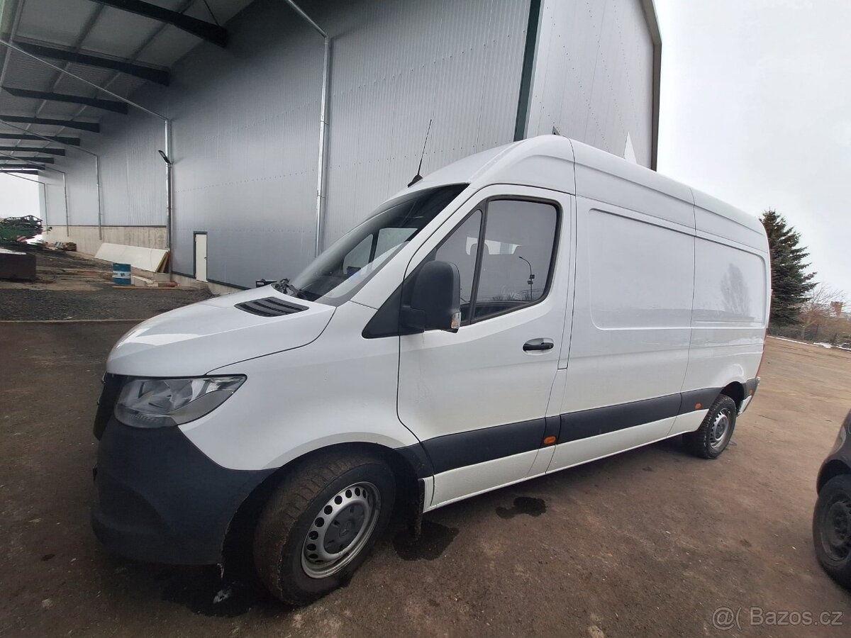Mercedes-Benz Sprinter - 6