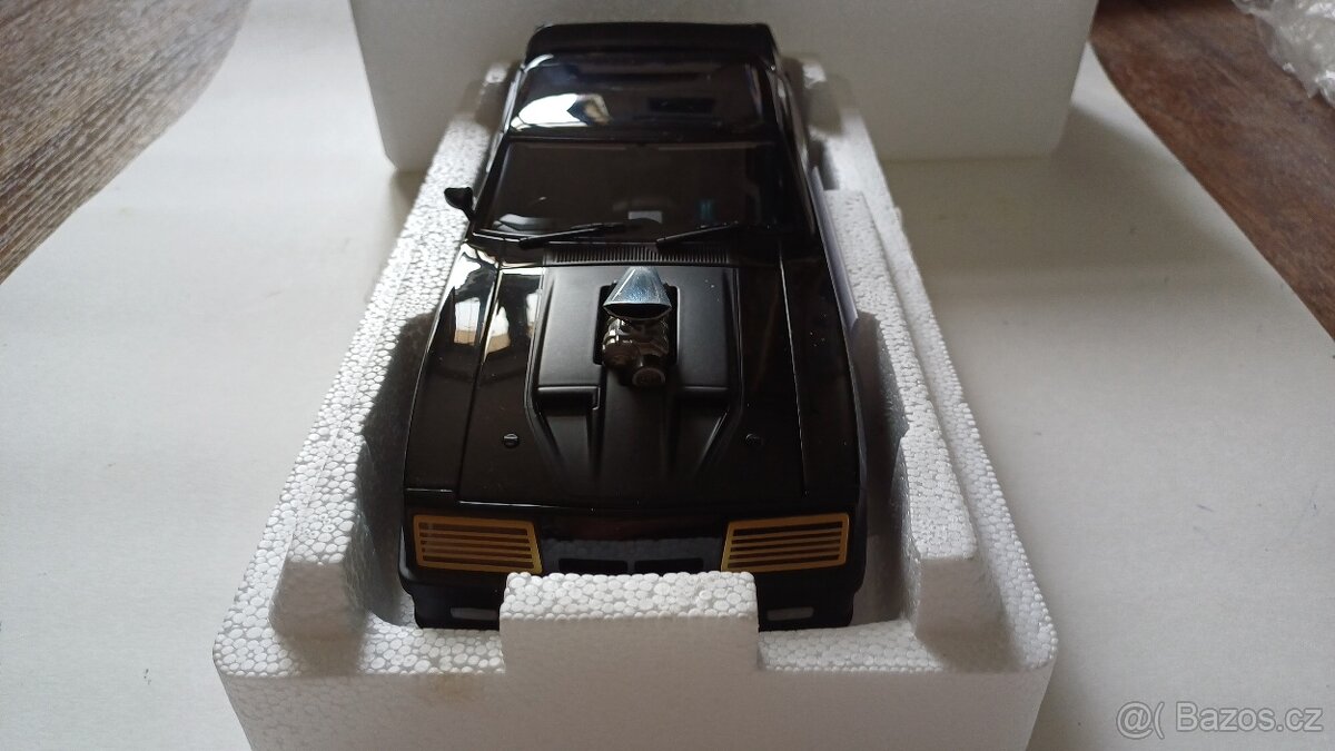 AutoArt 1/18 Ford XB Falcon Tuned version black interceptor - 6