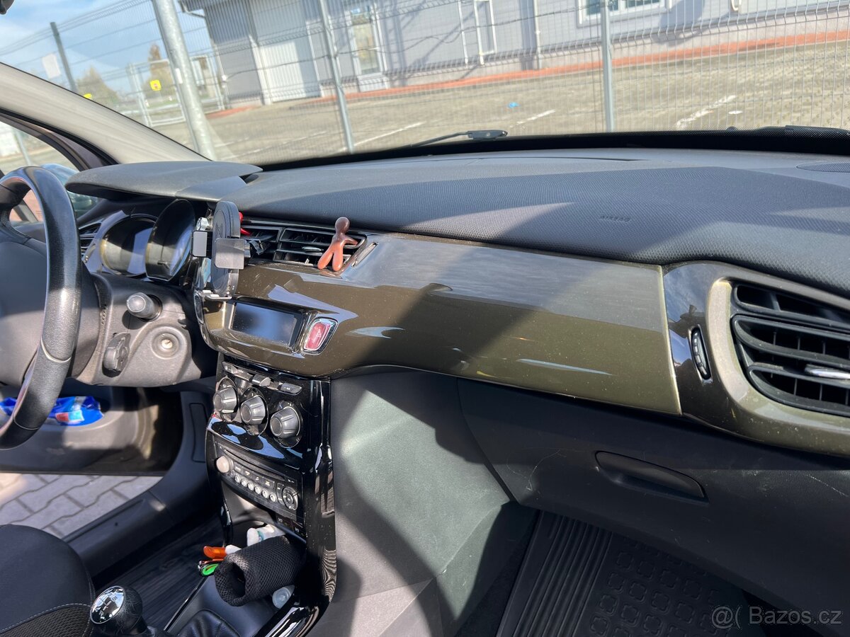 Citroën C3 1.4I 75 (+komplet zimní pneu) - 6