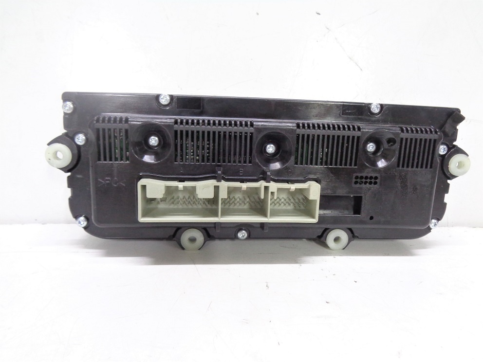 VW Passat B6 ovládací panel klimatizace - klimatronic - 6