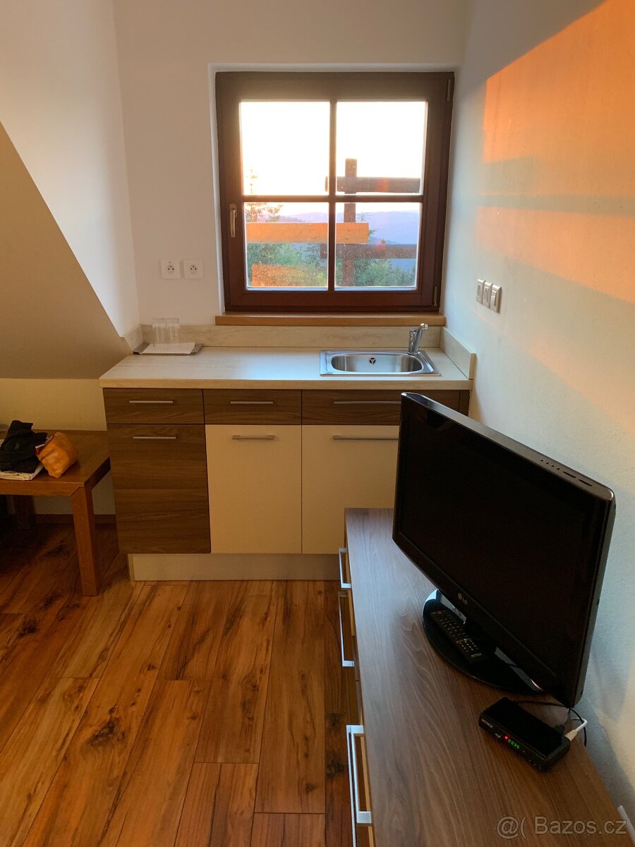 Prodám celoroční provoz -apartmán na horách - 6