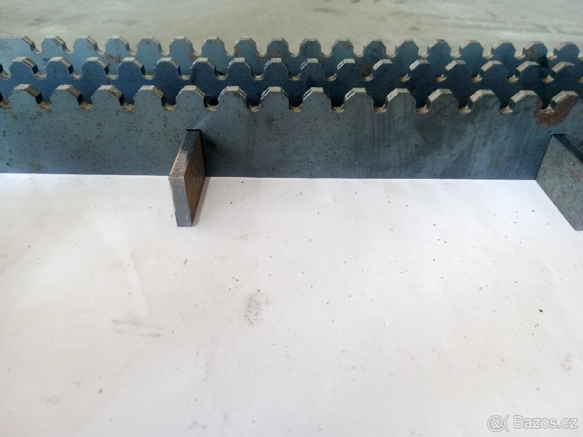 Schodky (stupačky) na Zetor UŘI - 6