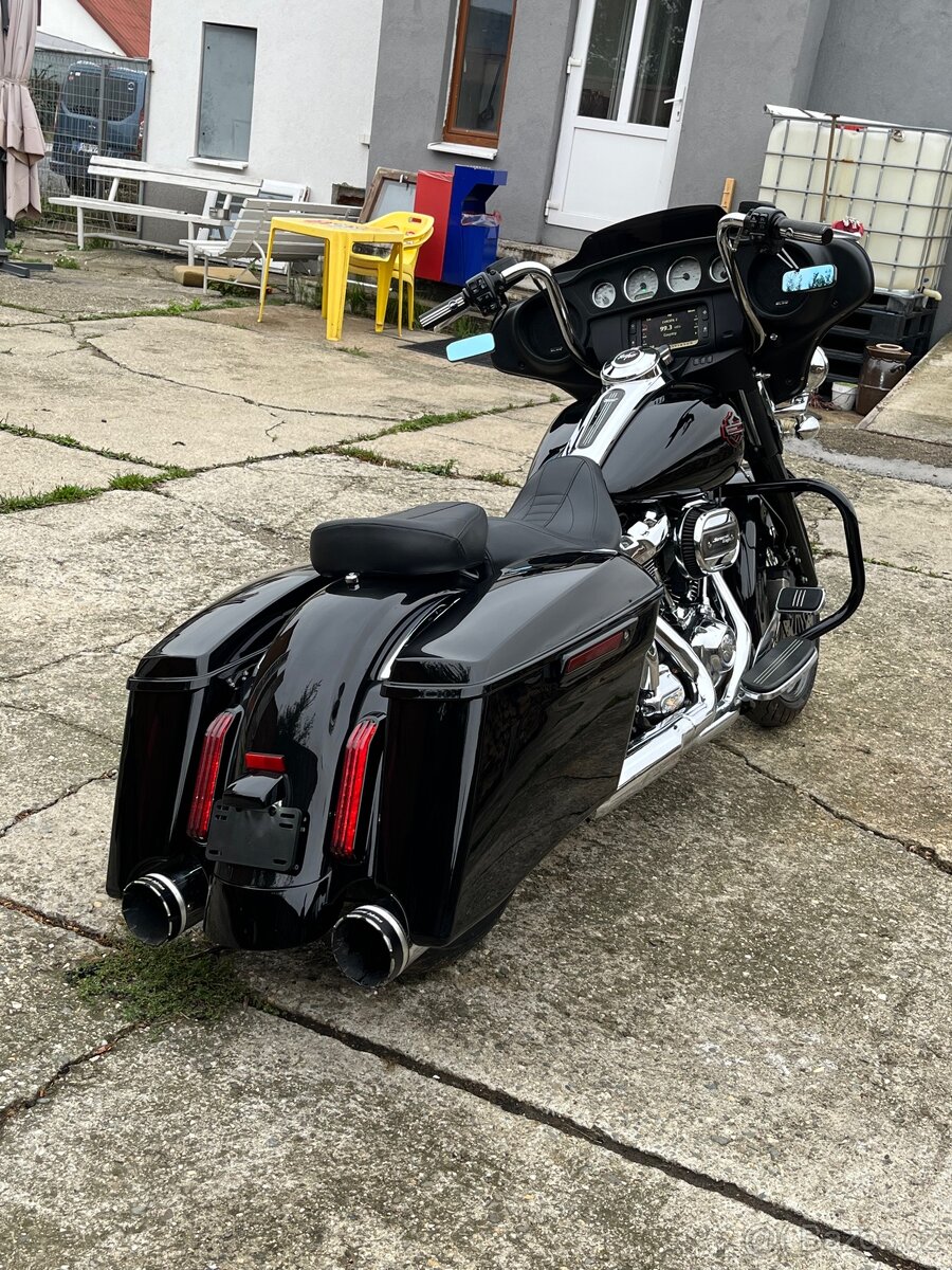 Harley Davidson FLHX Street Glide - 6