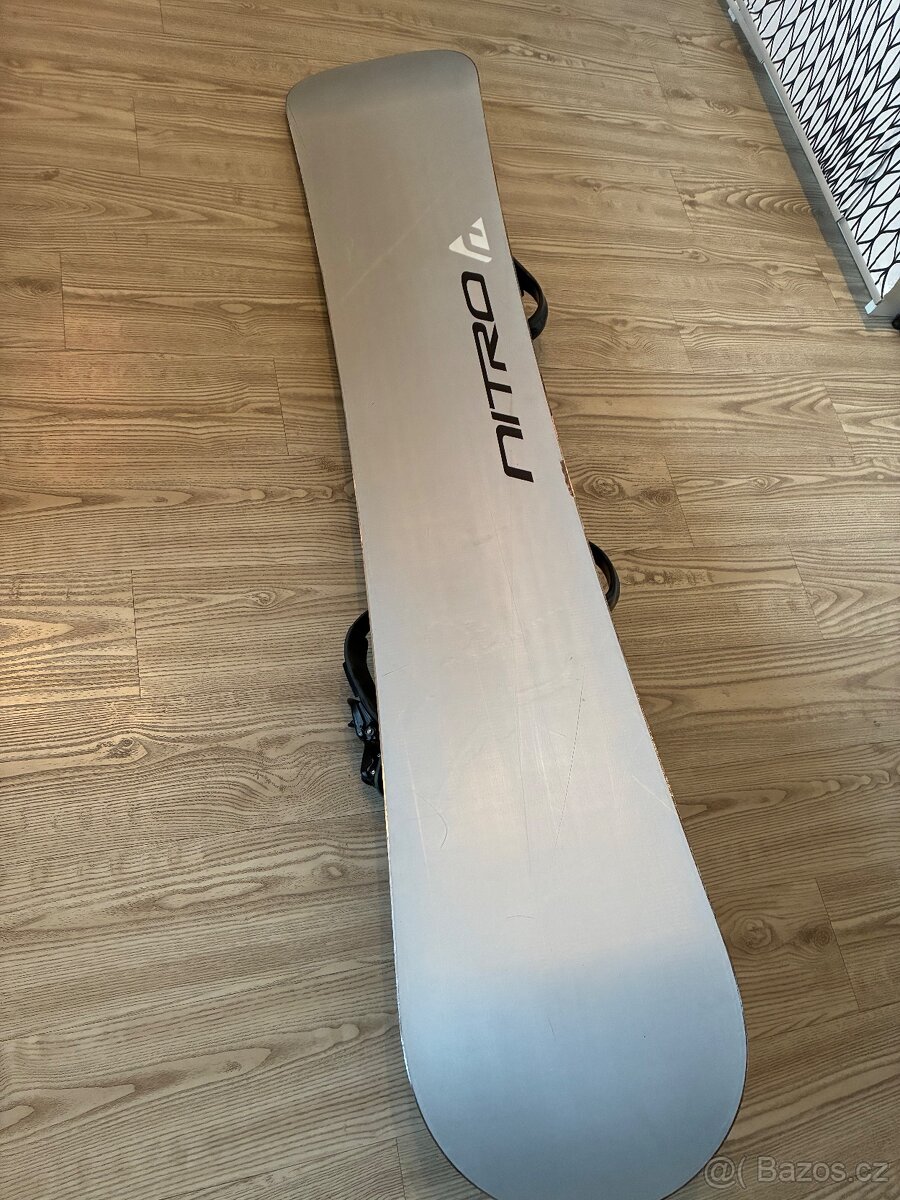 Prodám snowboard Nitro vel.162 - 6