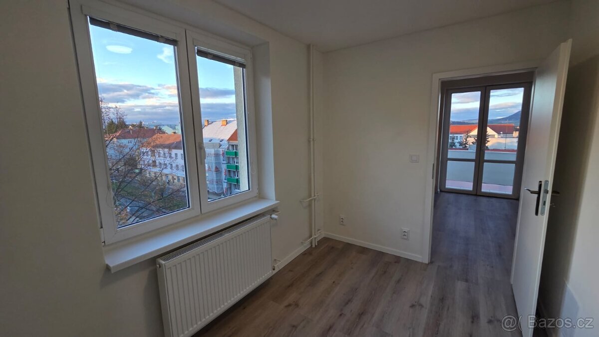 Pronájem bytu 3+1+balkón v ulici Tyršovo nám. v Lounech - 6