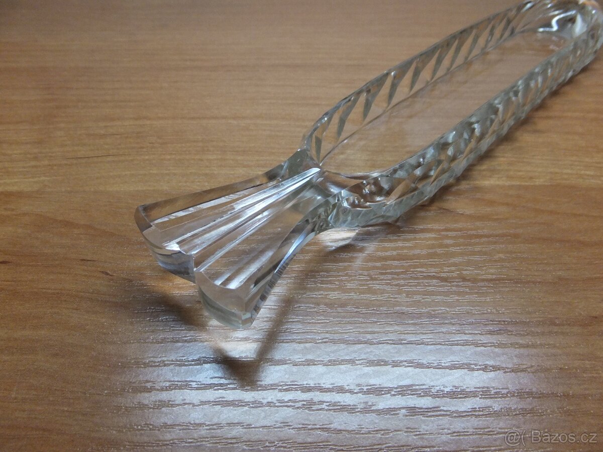 Prvorepubliková broušená miska ve tvaru ryby. - 6