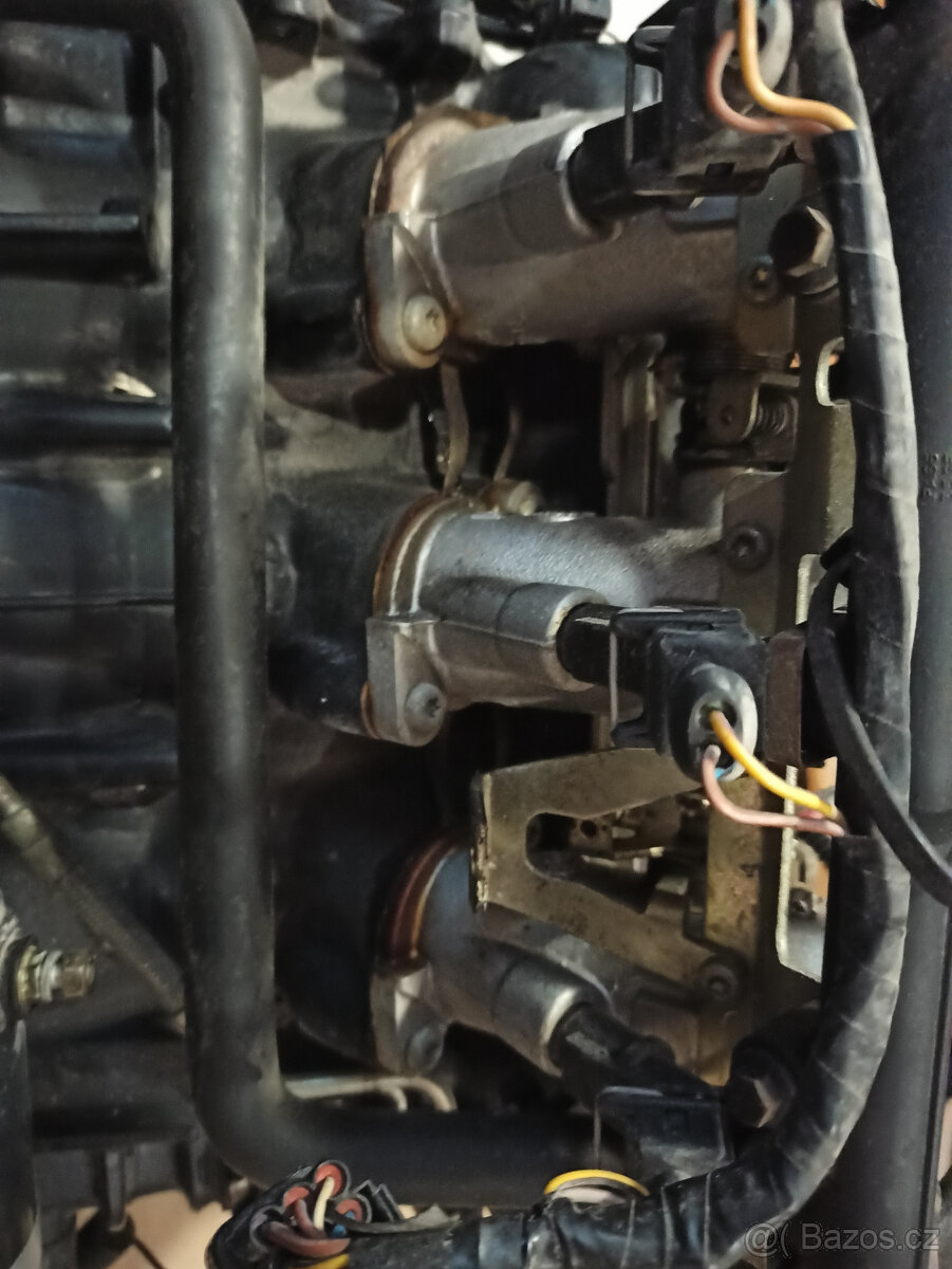 Motor kompletní Triumph - 6