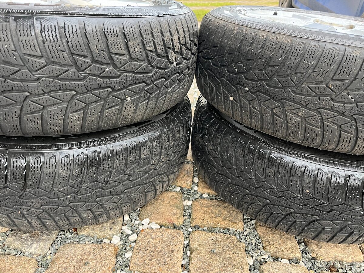 4x litá kola 5x114 R15, zimní pneu 80% - 6