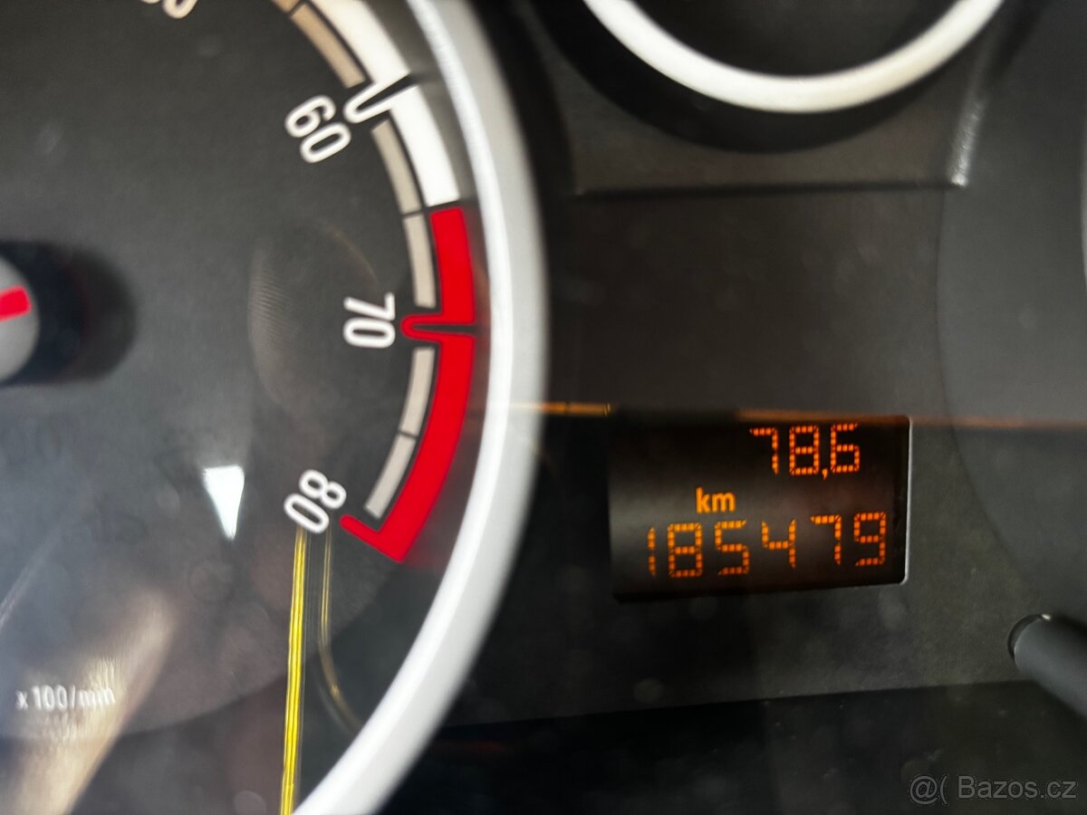 Prodame Opel Corsa 1,2 i - 6