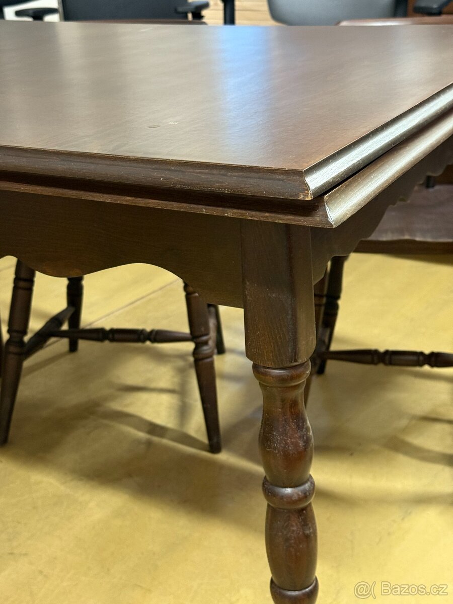 Jídelní stůl + 6 židlí - 6