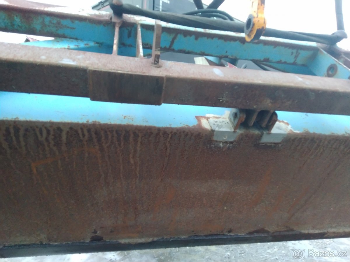 samovyklapaciu lyžicu na zadnú ,prednú hydrauliku vysokozdku - 6