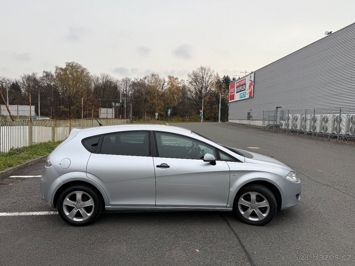 SEAT LEON 1,4 16V 63kW rok 2008 - Nové STK - Pěkný Stav - 6