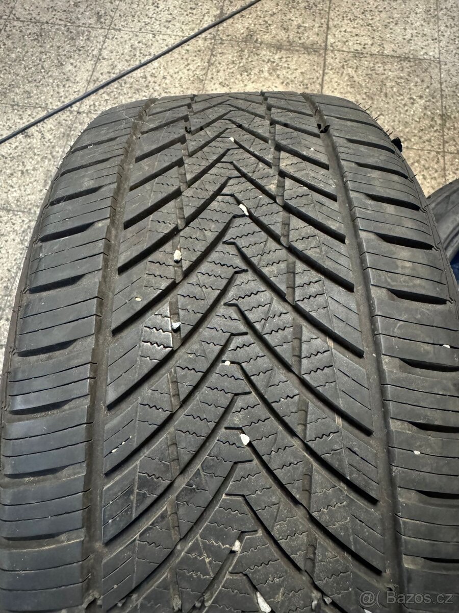 Celoroční pneu 235/45R18 - 6