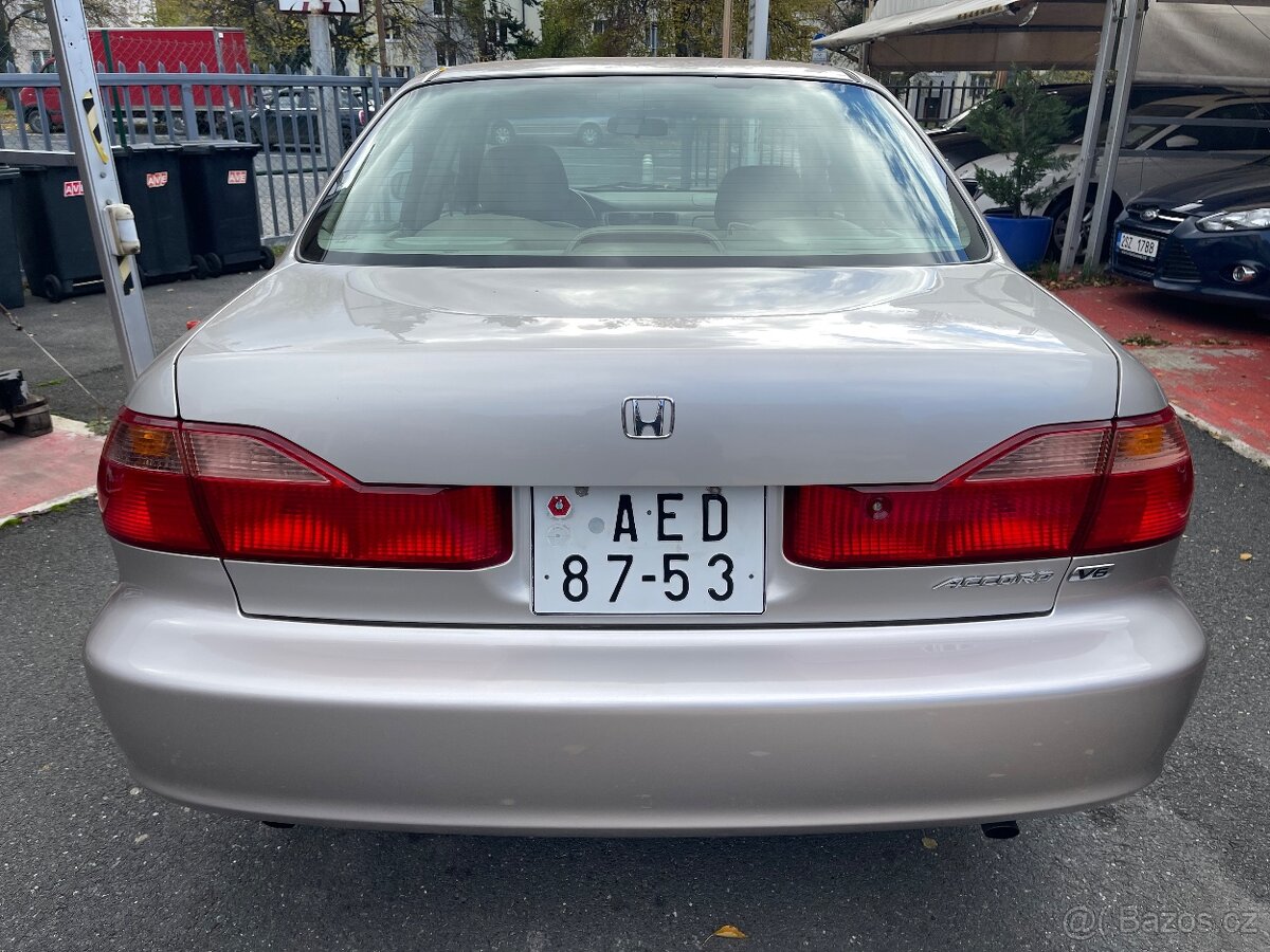 Prodám Honda Accord 3,0 V6 AT klima - 6