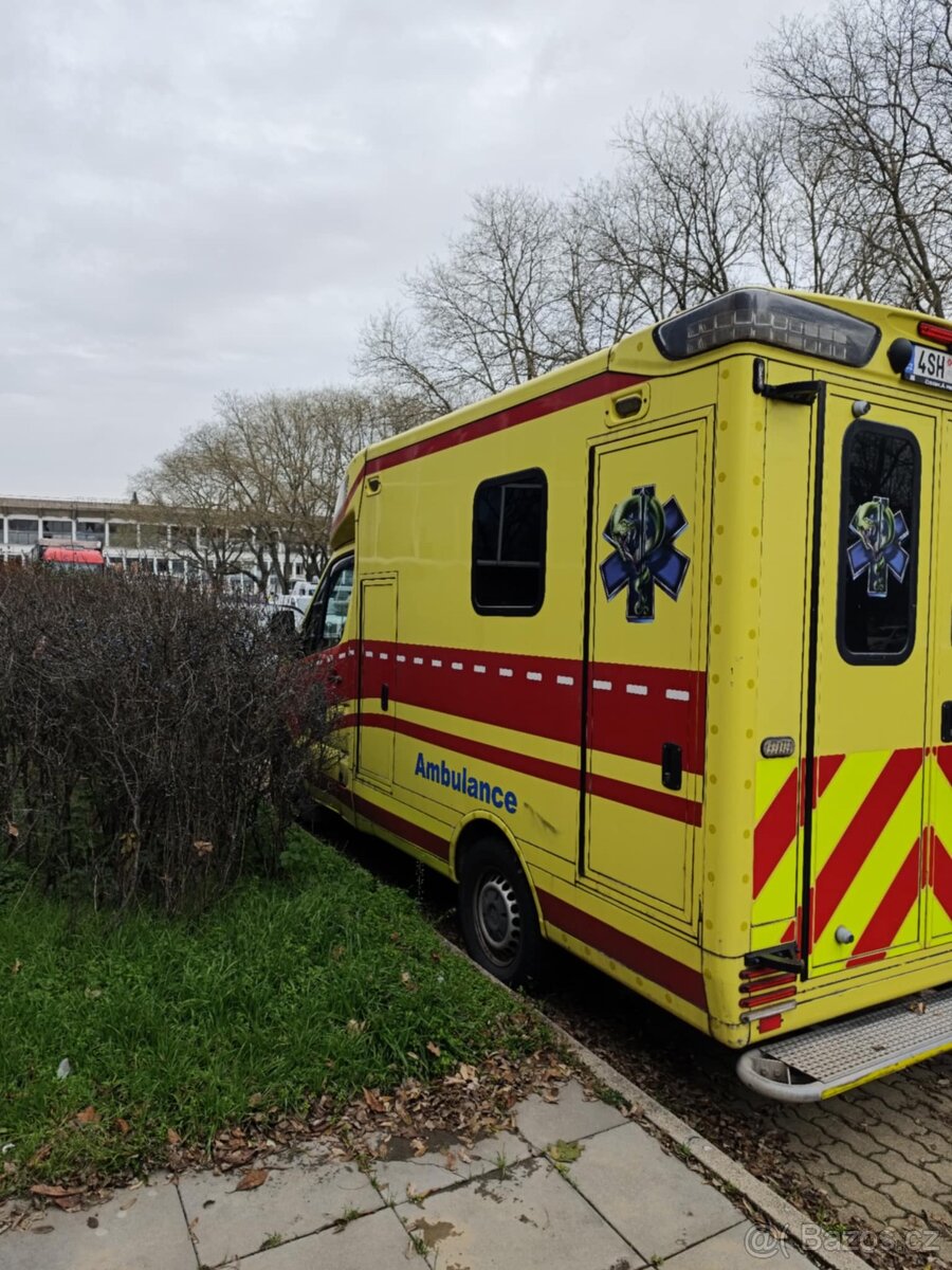 Sanitní vůz, Sanitka, Ambulance, Karavan - 6