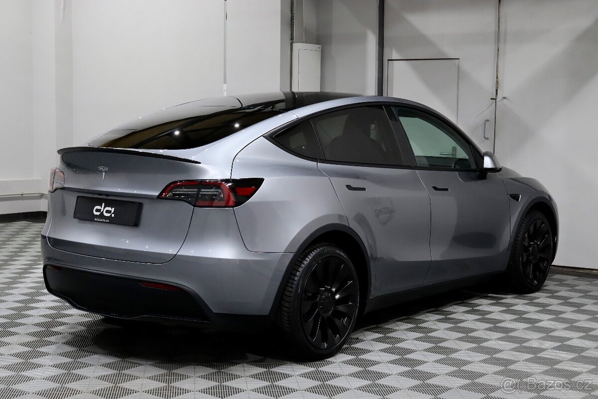 Tesla Model Y Long Range Dual Motor AWD REZERVOVÁNO - 6