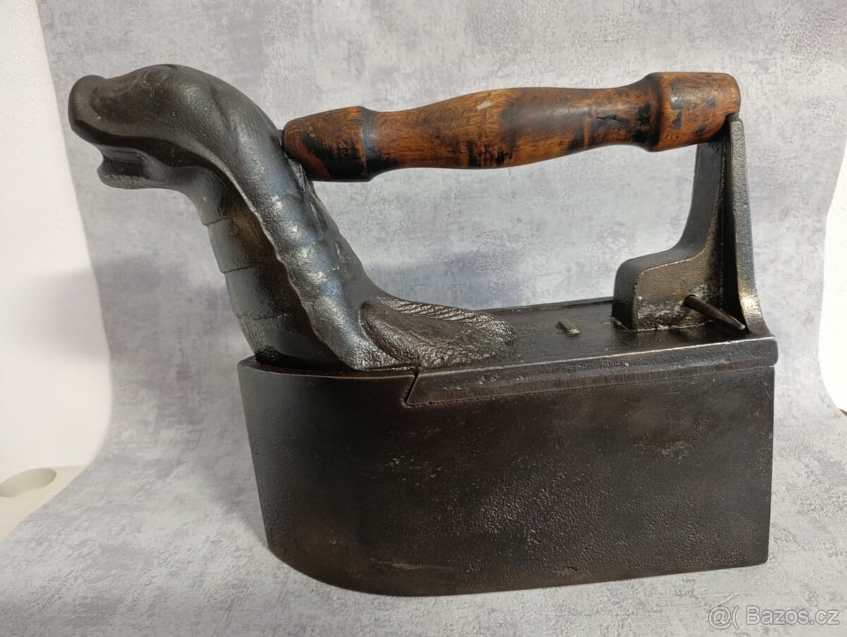 Obrovská komínová velmi stará sbírková žehlička DRAK 9,65kg - 6