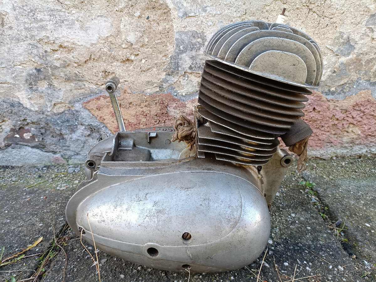Starý motor na motocykl jawa čz typ 356 175 - 6