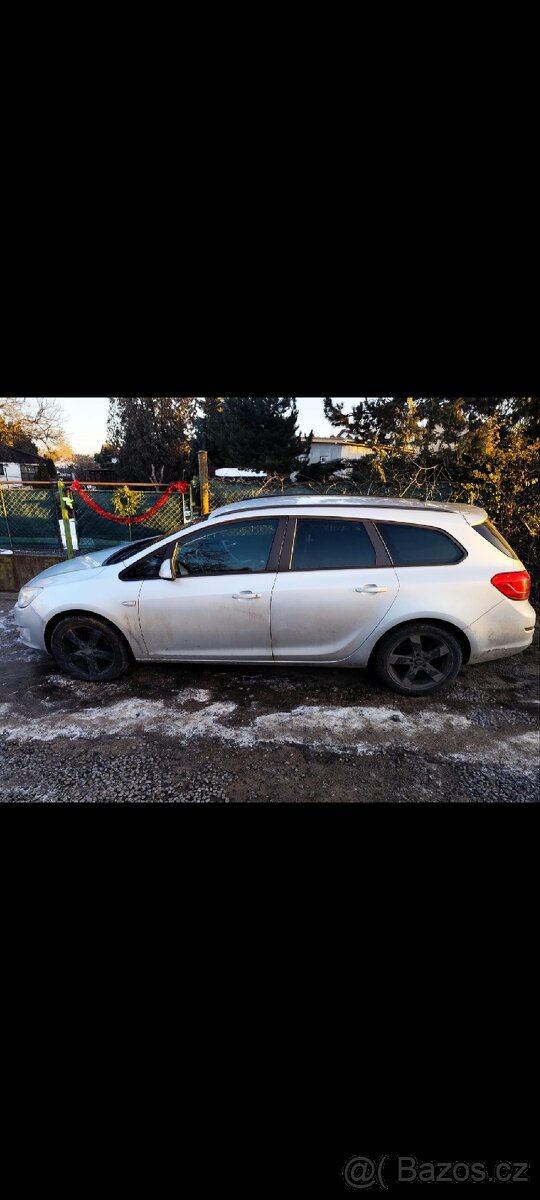 Prodam Opel Astru sport tourneo 2012 - 6