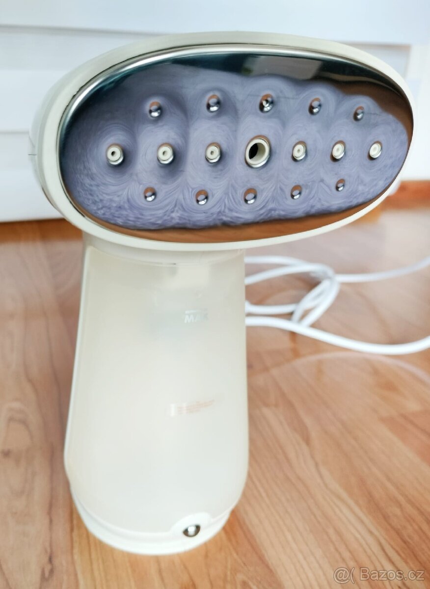 Ruční napařovač oděvů Bear - 6