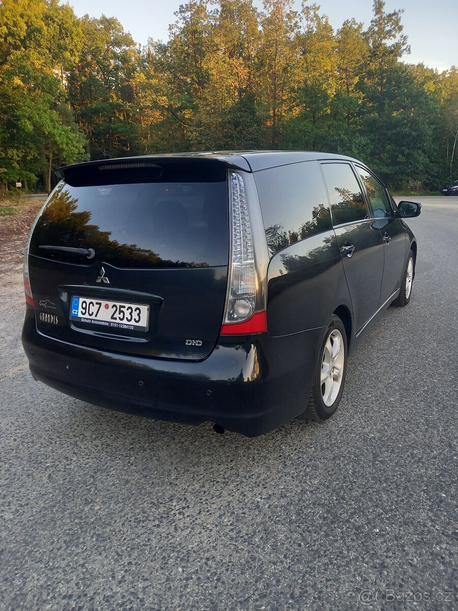 Mitsubishi Grandis - 6