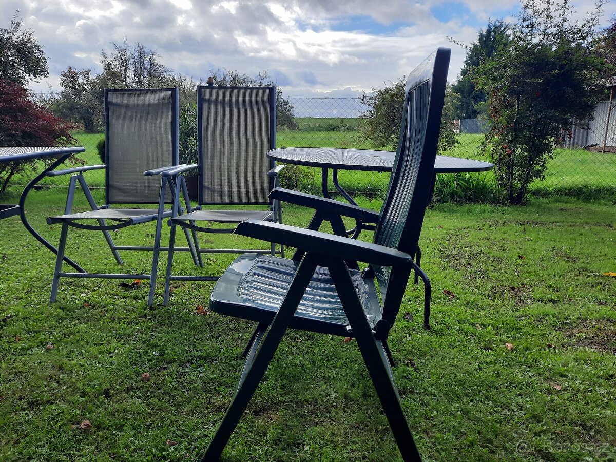 Kovový stůl- tahokov 2 ks,hliníková křesílka 4 ks,plast.křes - 6