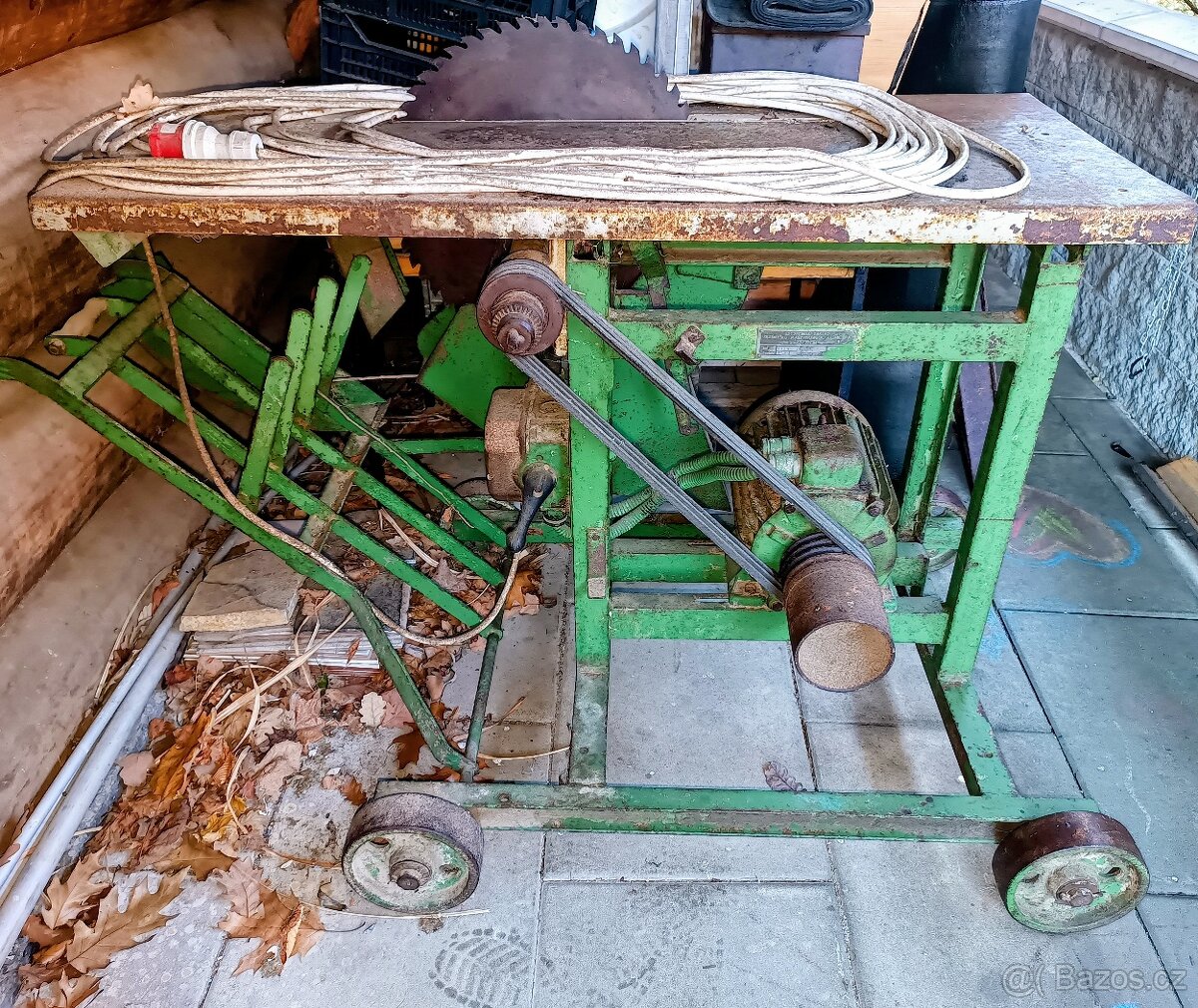 Průmyslová masivní cirkulárka s kolébkou a vrtačkou 380V - 6