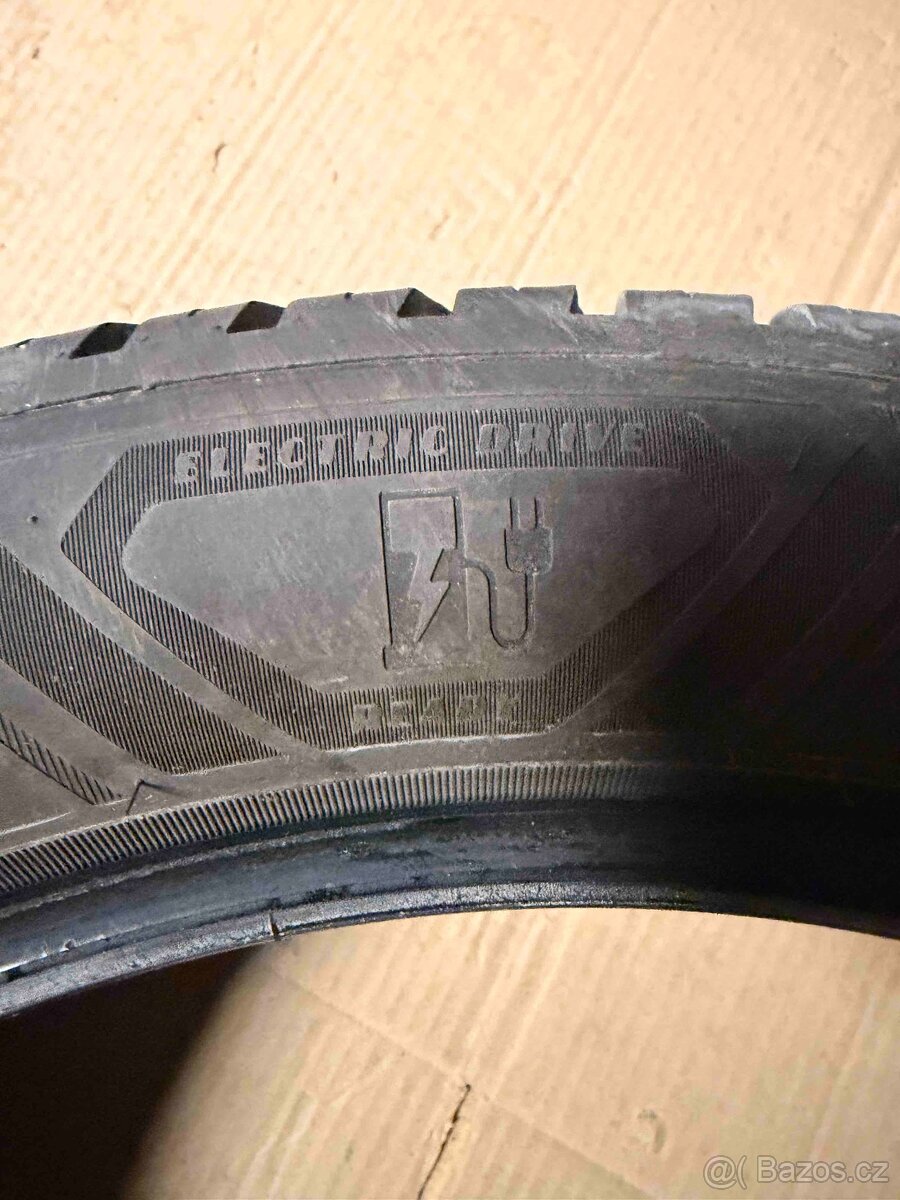 245/45/19 goodyear celoročně , zánovní ,mesic stare - 6