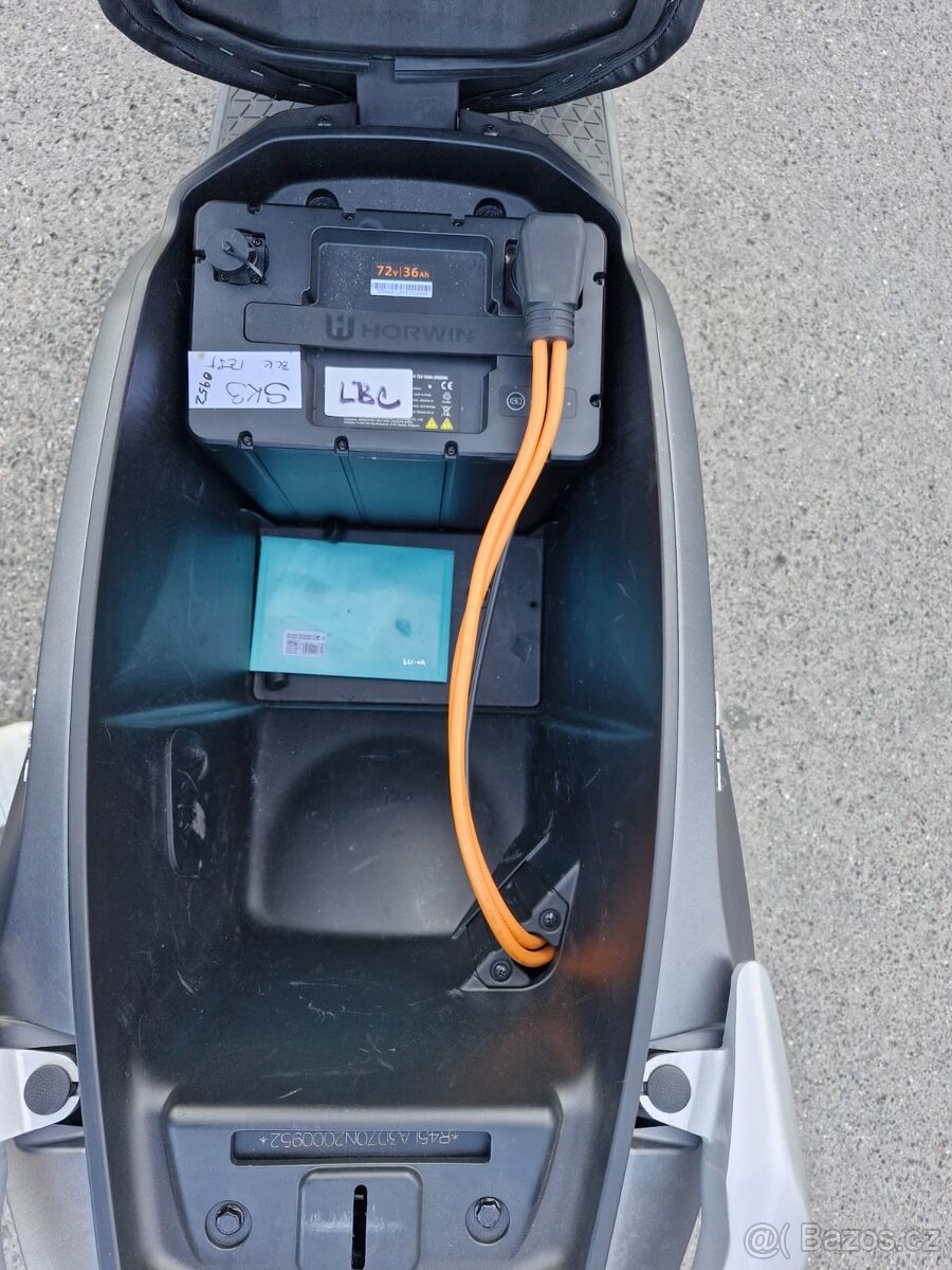 Horwin SK3 - předváděcí skútr - 6