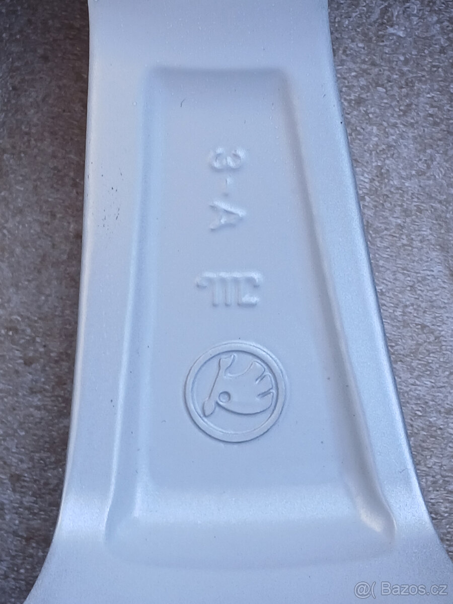 Pěkná nová zimní orig alu kola Škoda Karoq 215/60/16 - 6