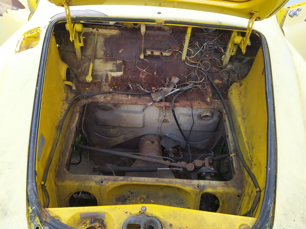VOLKSWAGEN KARMANN GHIA - 6