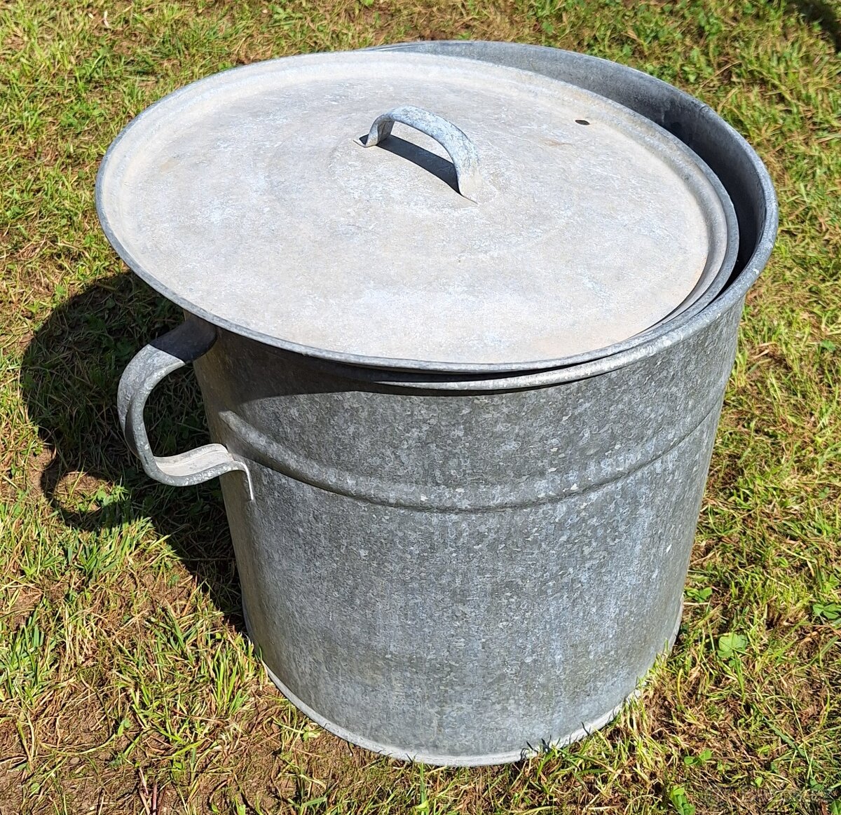 Prodám jídelní stůl, rohová lavice, ratanové dvojkřeslo - 6