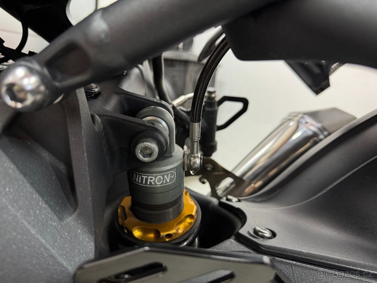 Triumph speed triple 1050 - 6