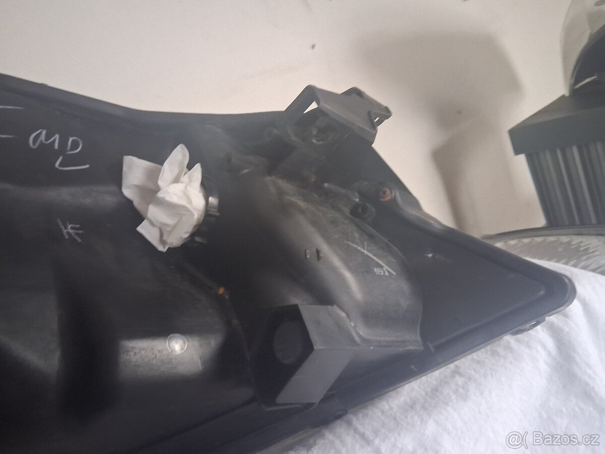 Toyota yaris predni svetlo - 6