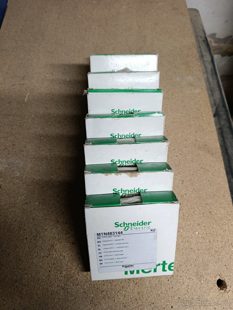 Rámečky vypínačů a zásuvek Schneider - 6