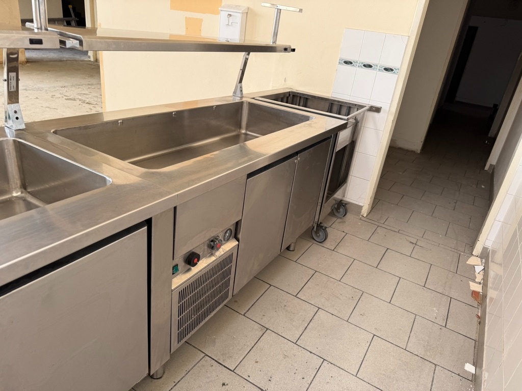 Nerezový nábytek pro bufet, 12,8 m - 6