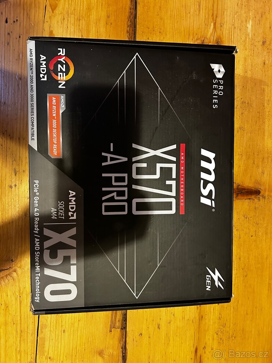 PC s monitorem, sluchátky, klávesnicí a myší - 6