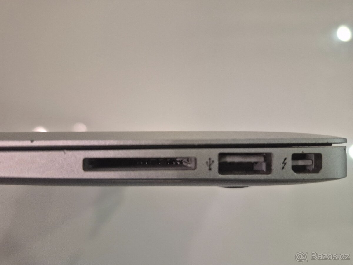 MacBook Air 13" (A1466) – dobrý stav, nová nabíječka, připr - 6