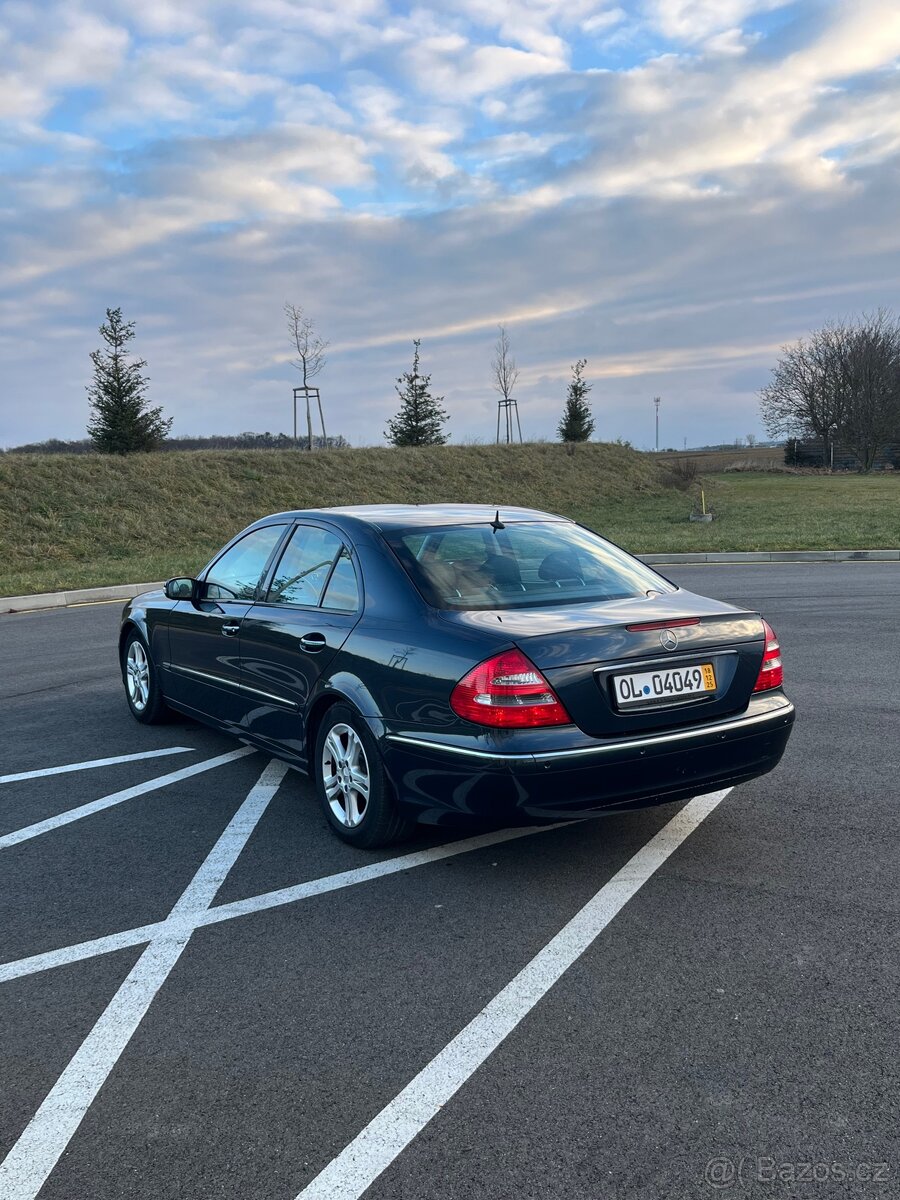 Mercedes-Benz W211 - 6