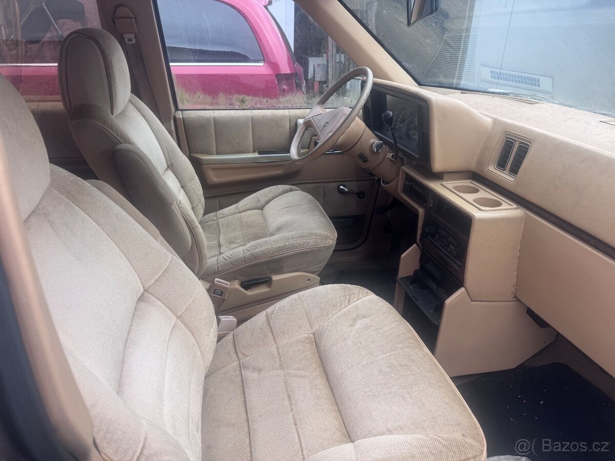 Chrysler Grand Voyager 1 model 1988 3,0 - 6
